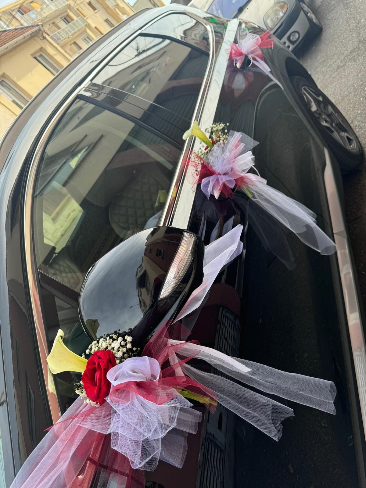 Décoration de voiture de mariage - Fleuriste à Villeparisis