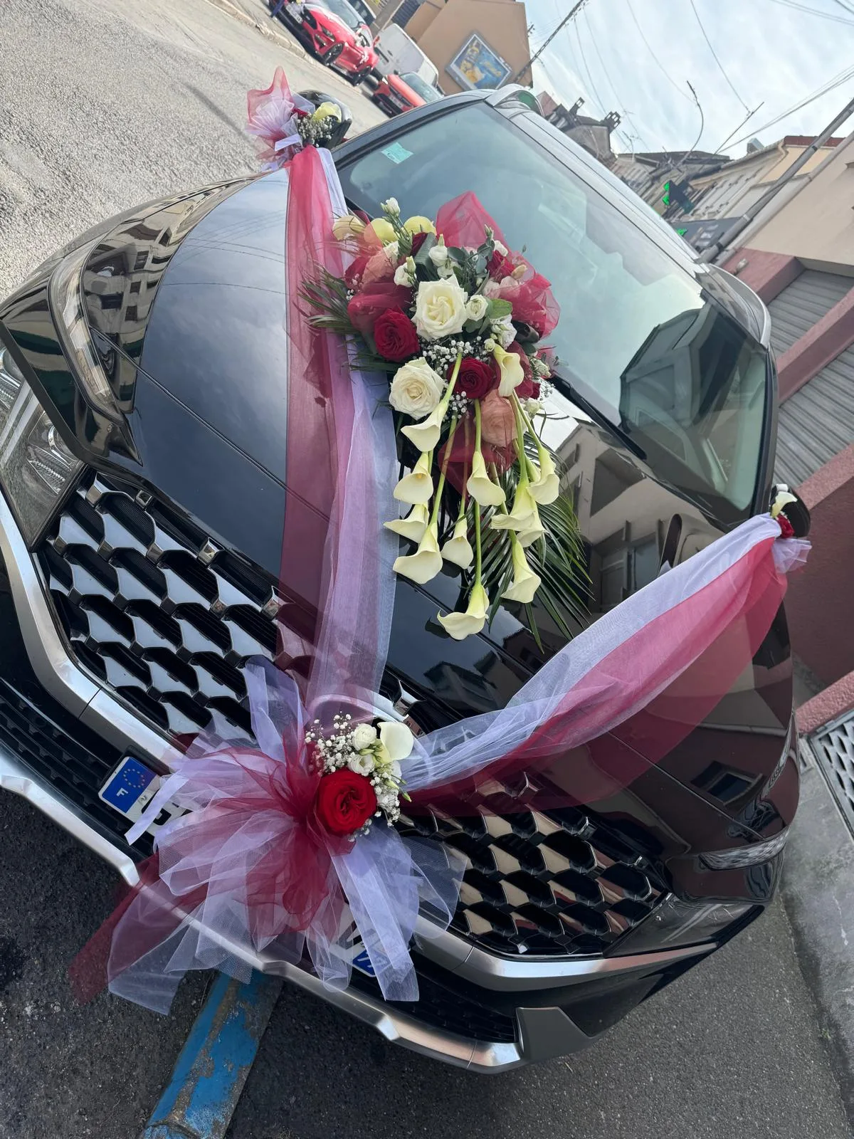 Décoration de voiture de mariage - Fleuriste à Villeparisis